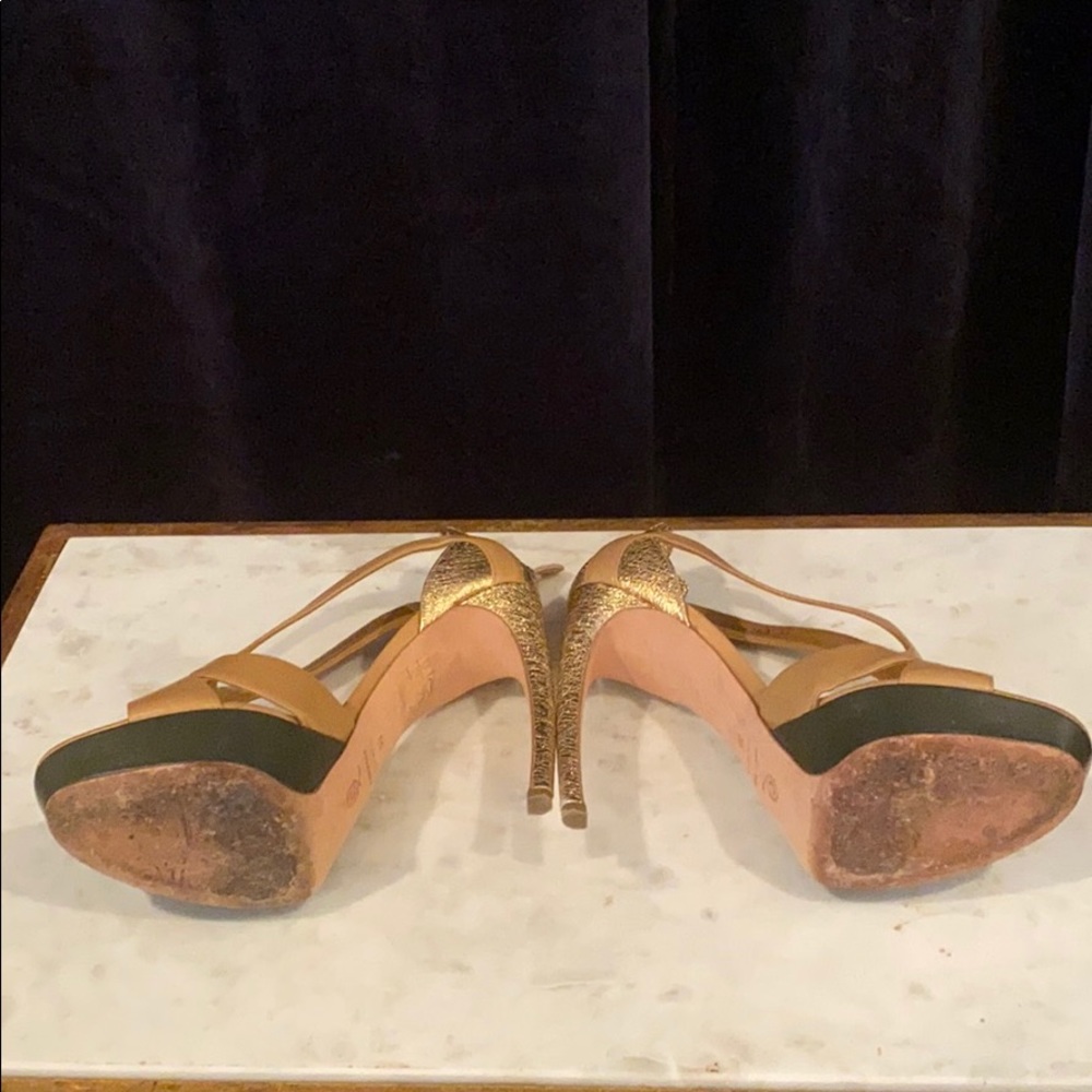 Alexander McQueen tan + gold platform high heels - Picture 4 of 4